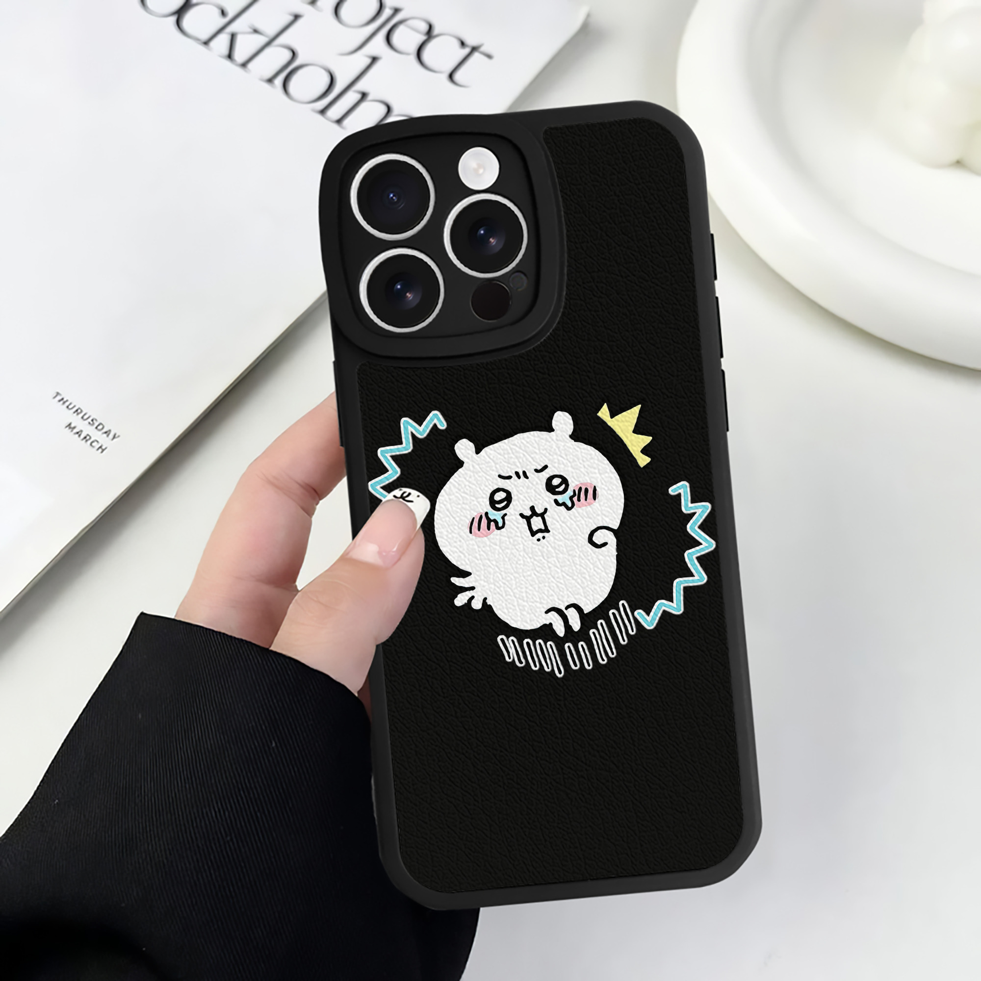（画像用） ちいかわ ちいかわ Chii-kawa chiikawa 【iPhone 16シリーズ対応】シリコンスマホケース（レザー調） 材質：シリコン